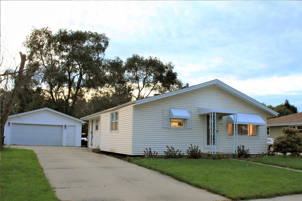 8218 17th Ave., Kenosha, WI 53143