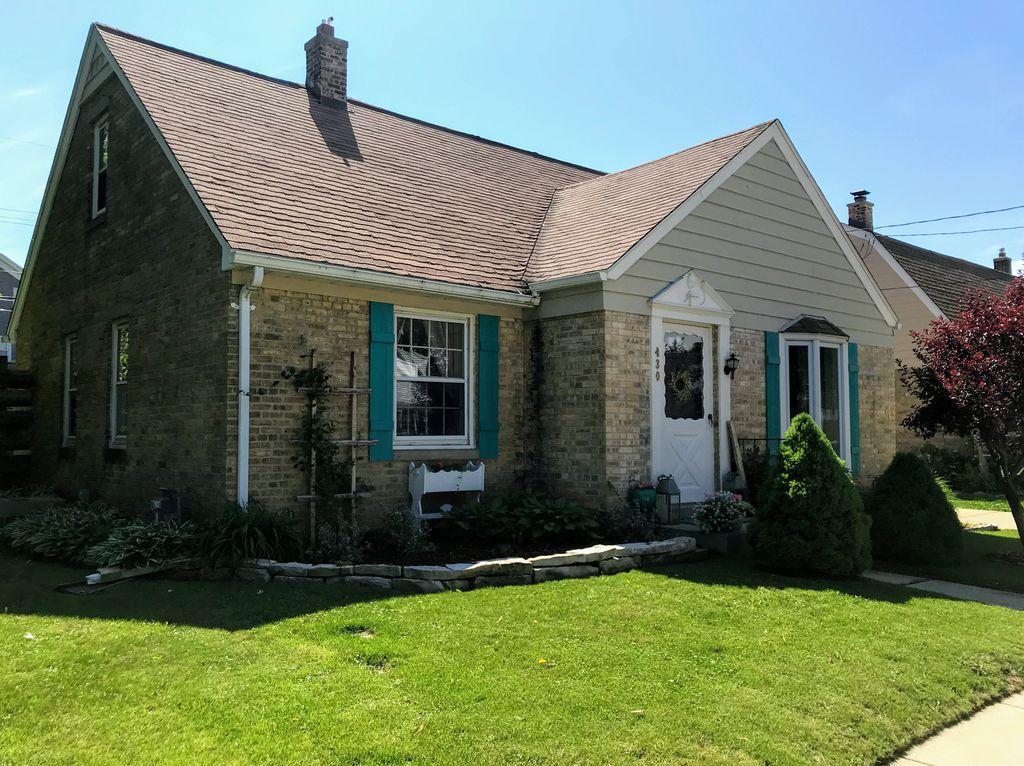 430 Hillcrest Ct, Port Washington, WI 53074