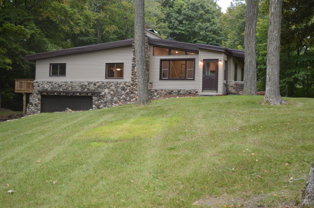 3650 Lusan Dr, Jackson, WI 53012