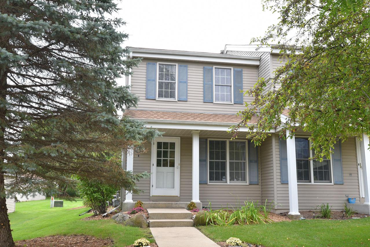 2070 Cliff-alex Ct. #A, Waukesha, WI 53189