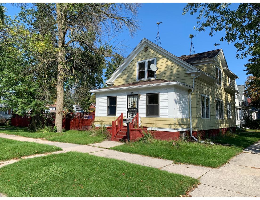 1231 S 10th St, Sheboygan, WI 53081