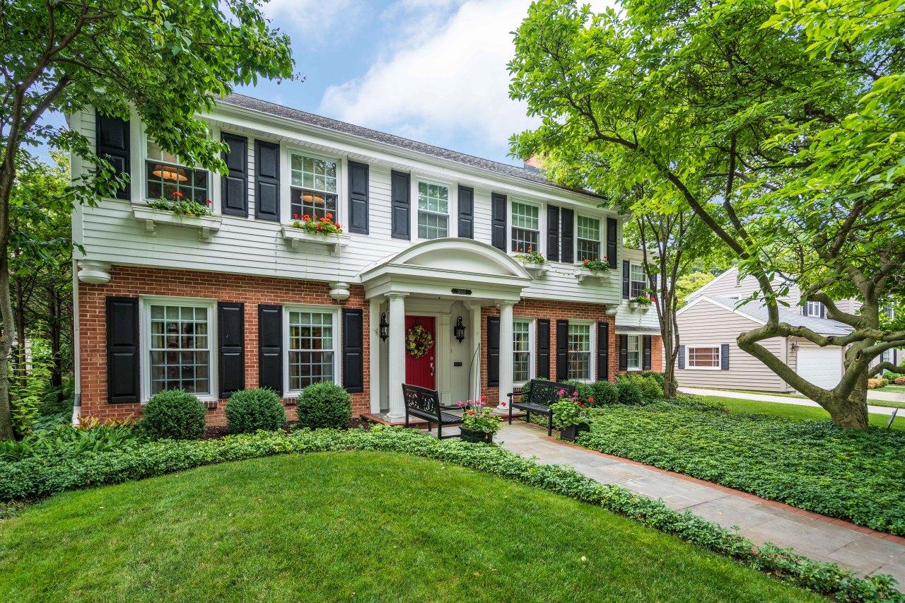 5050 N Lake Dr, Whitefish Bay, WI 53217