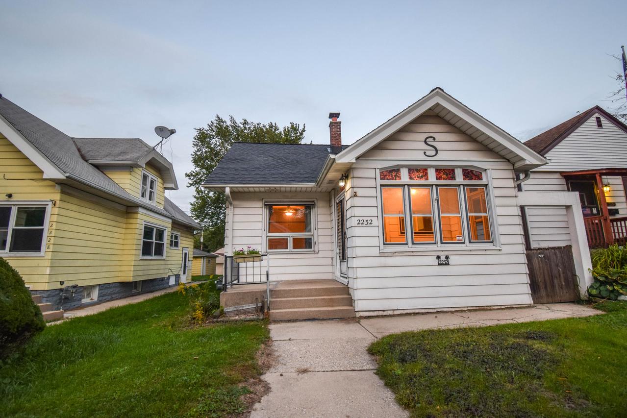 2232 S 78th St, West Allis, WI 53219