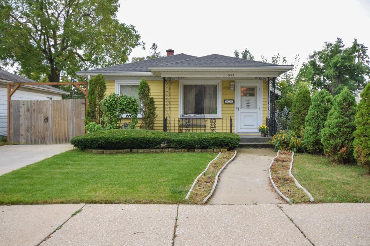 1225 English St., Racine, WI 53402