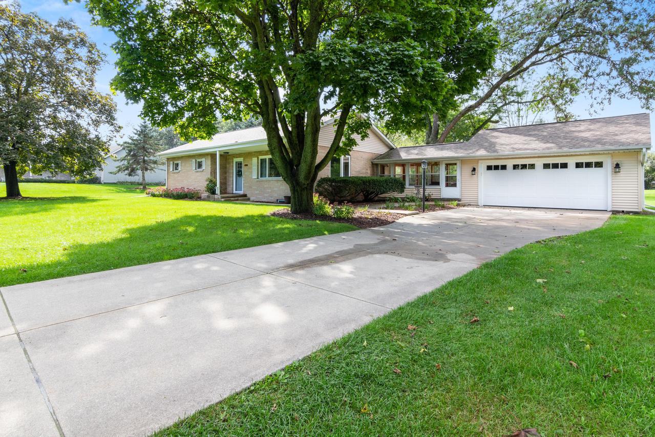 2501 S Meadowmere Pkwy., New Berlin, WI 53151