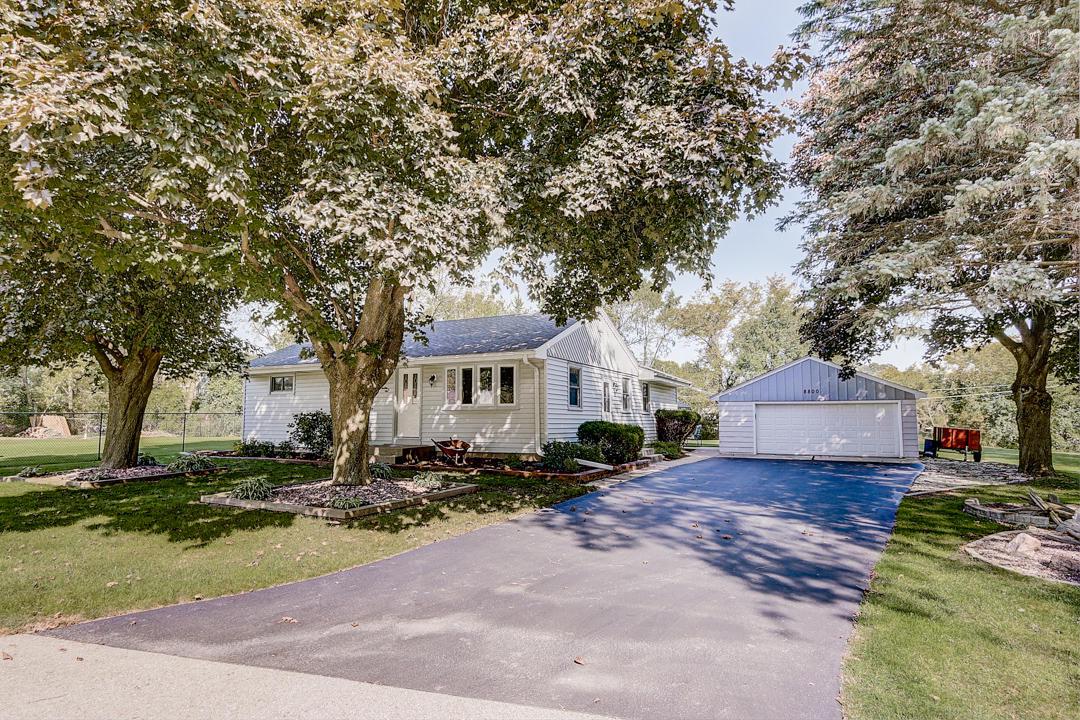 8800 S 77th St, Franklin, WI 53132