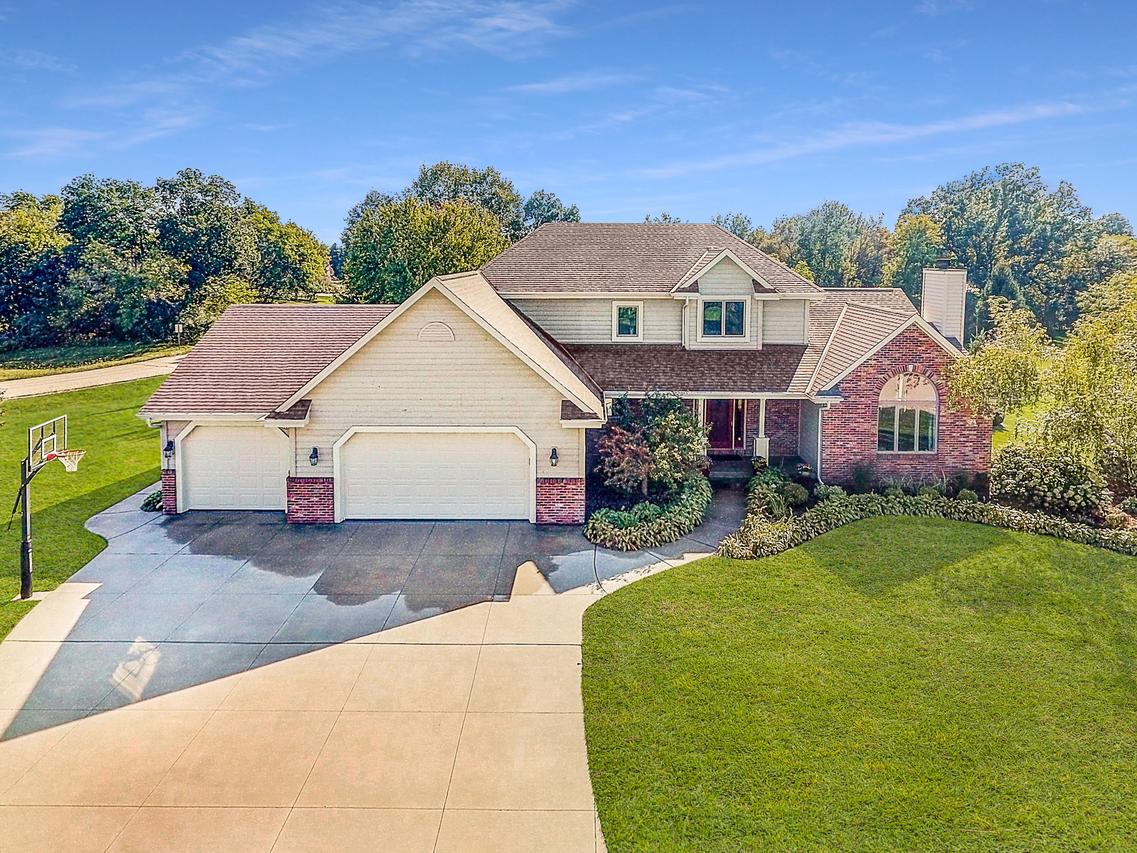 3271 Old Hickory Pl, West Bend, WI 53095