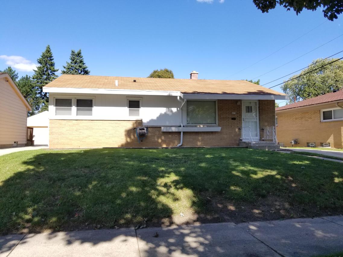 8610 W Arden Pl, Milwaukee, WI 53225