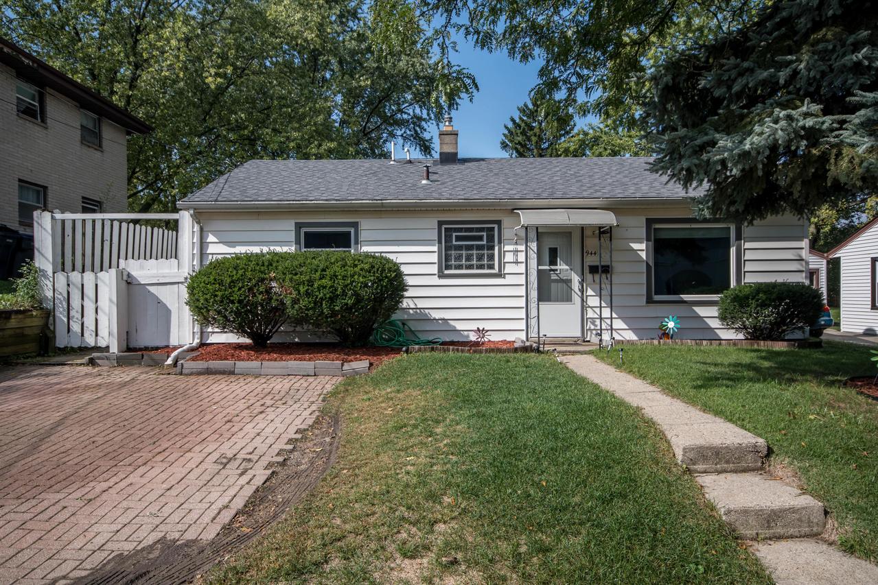 944 Blackstone Ave, Waukesha, WI 53186