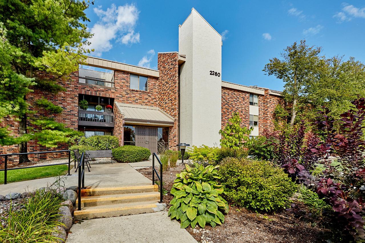 2260 W Good Hope Rd #226, Glendale, WI 53209