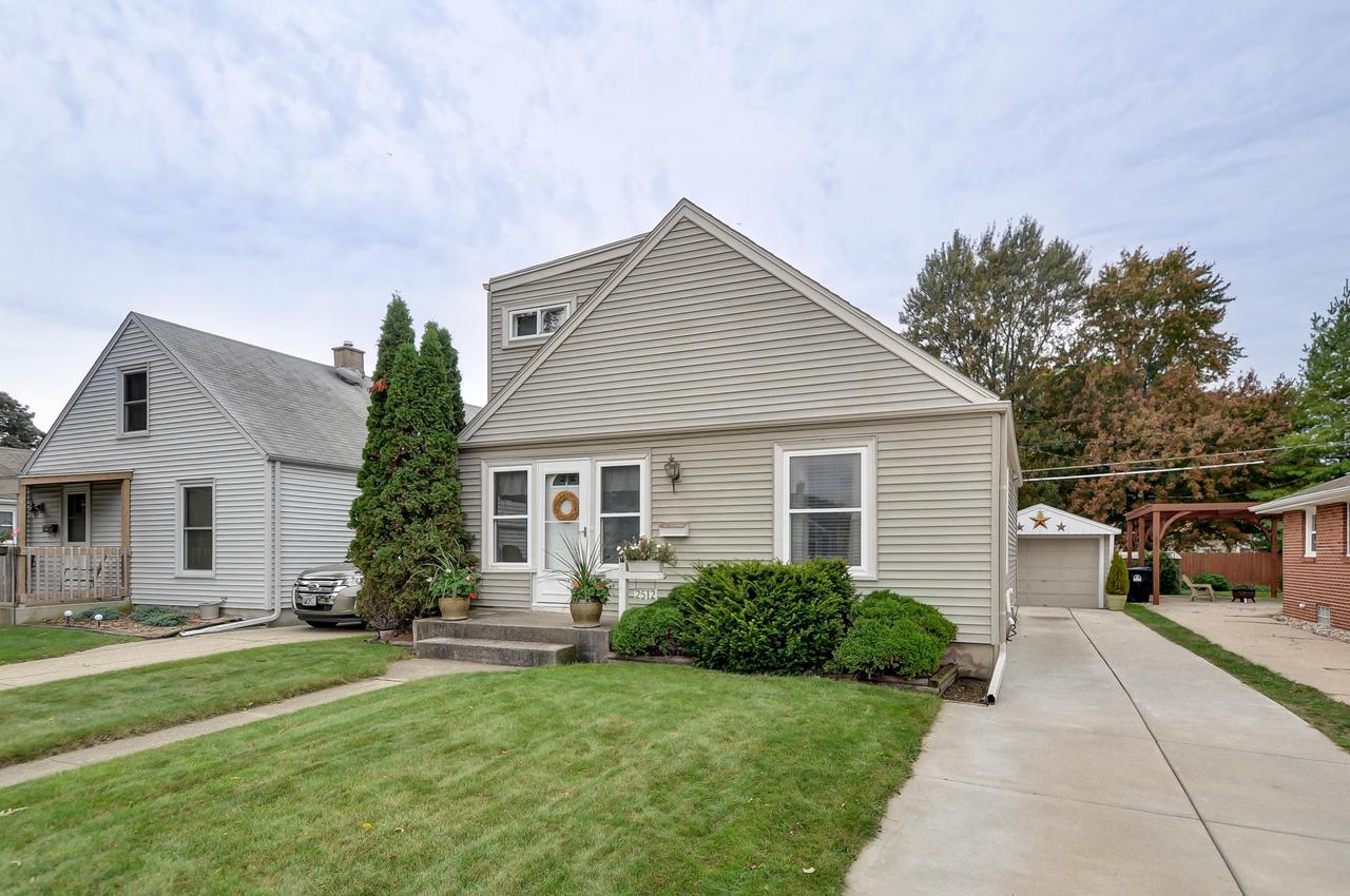 2512 Blaine Ave, Racine, WI 53405