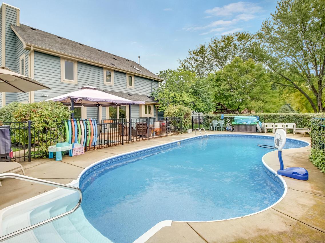 S105W20897 Valerie Dr, Muskego, WI 53150