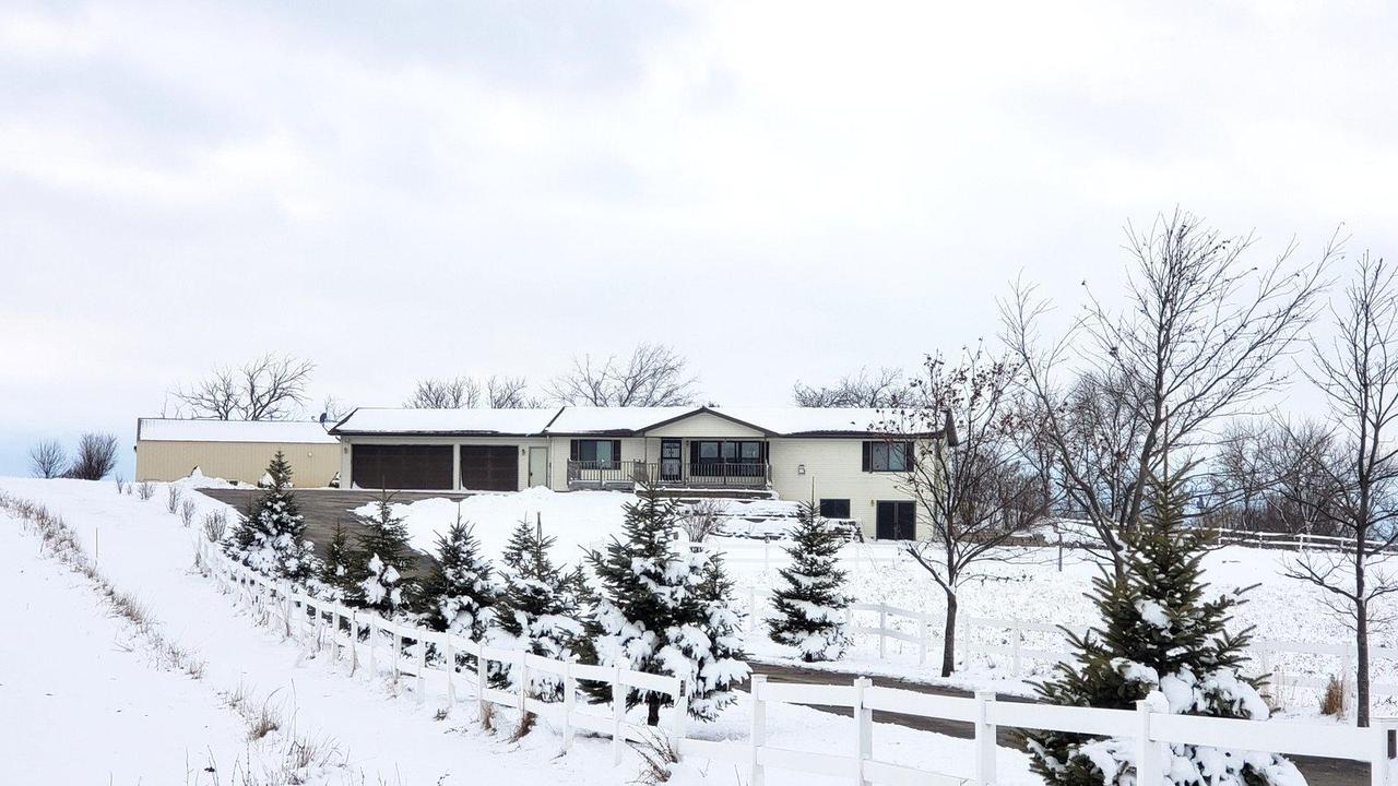 N9574 Sexton Rd., Russell, WI 53020