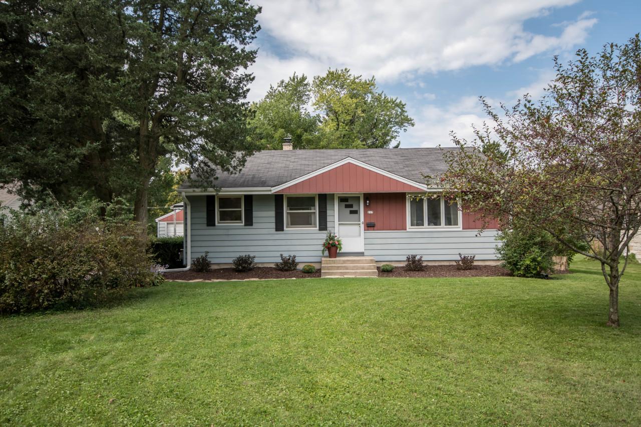 217 Meadow Ln, Hartland, WI 53029