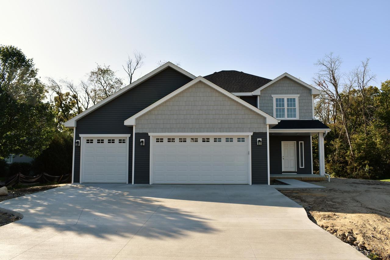 193 Lynne Dr, Twin Lakes, WI 53181