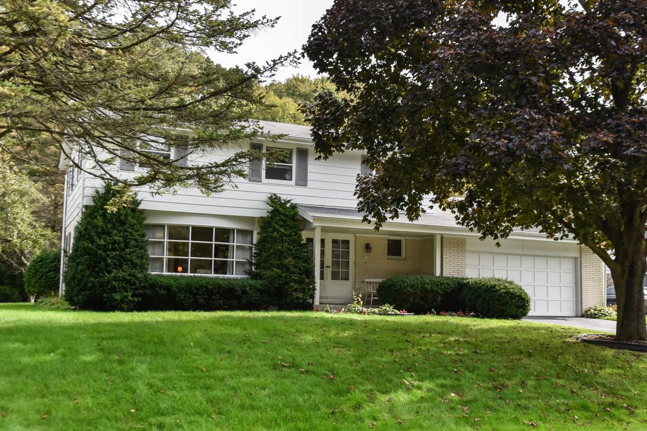 6430 N Elm Tree Rd, Glendale, WI 53217