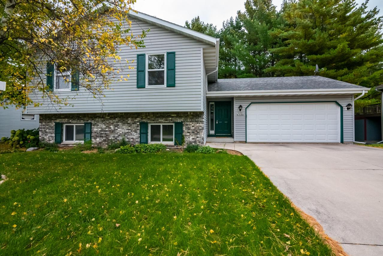 W200N16460 Pine Dr, Jackson, WI 53037
