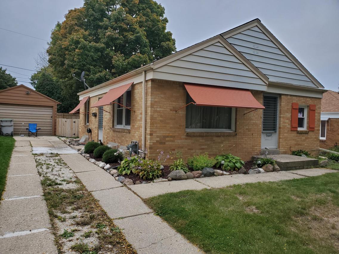 2745 S 52nd St, Milwaukee, WI 53219