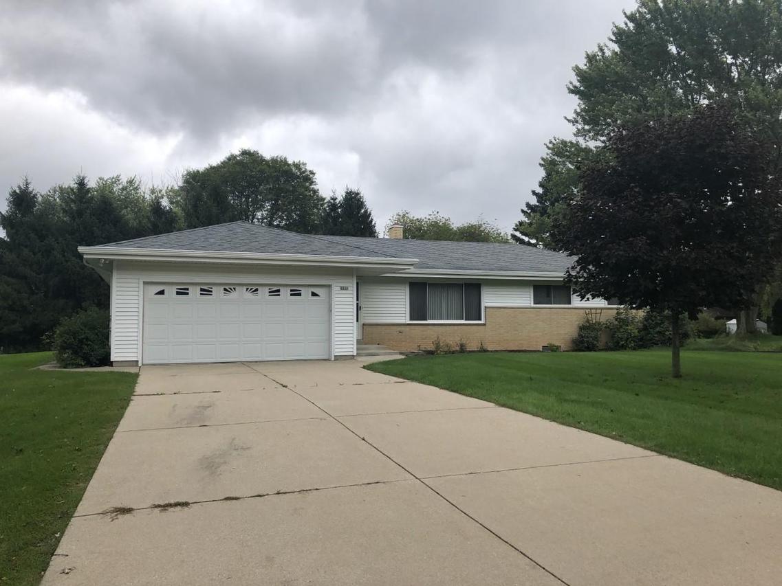 2930 S 128th St, New Berlin, WI 53151