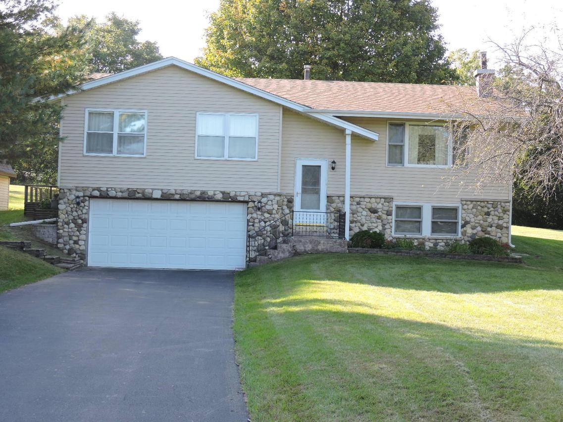 W309S8675 Greenview Dr., Mukwonago, WI 53149