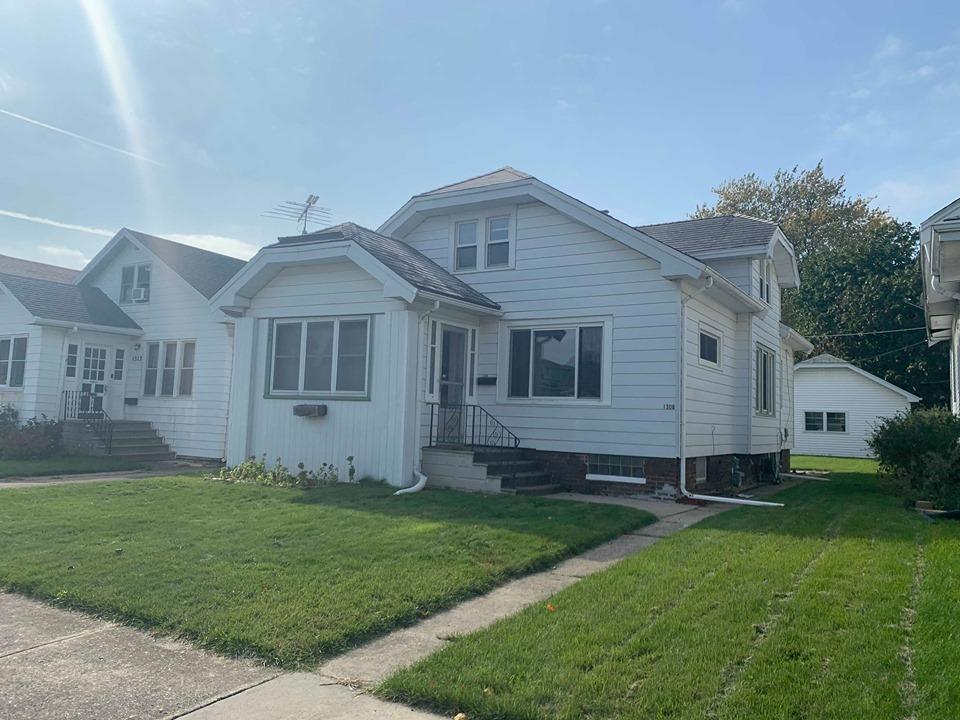 1308 Cleveland Ave, Racine, WI 53405
