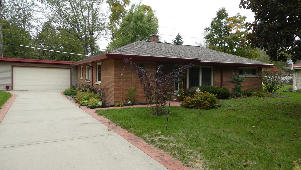 2115 Crestview Ct., Wauwatosa, WI 53226