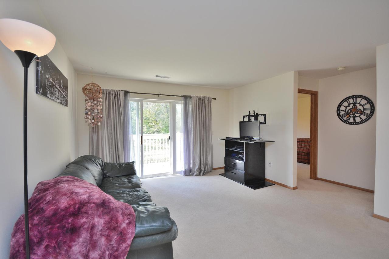530 Windstone Dr #208, Hartland, WI 53029