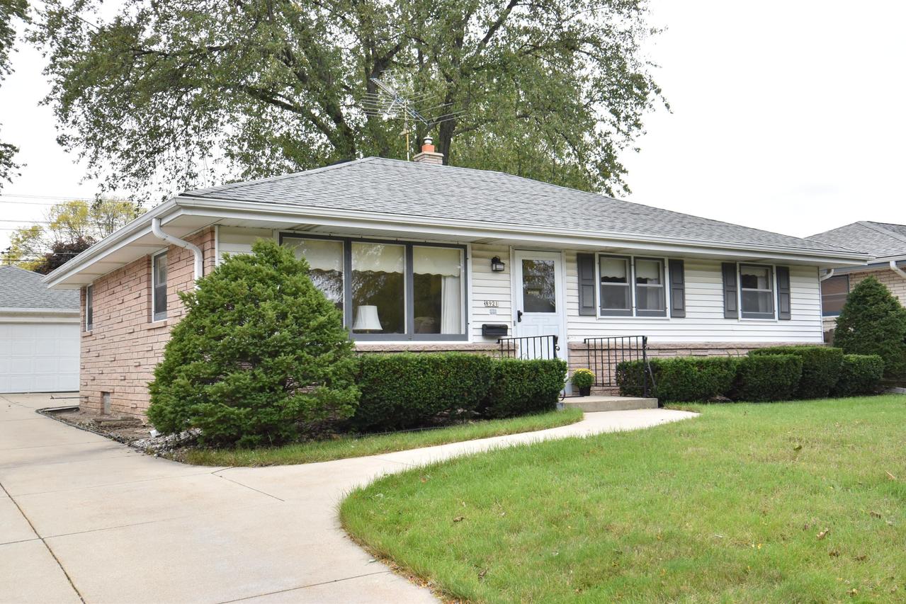 8921 W Verona Ct., Milwaukee, WI 53227