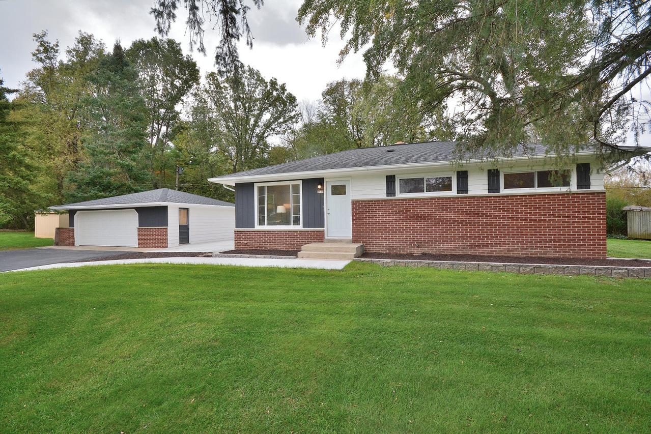 5450 S Williams Rd, New Berlin, WI 53146