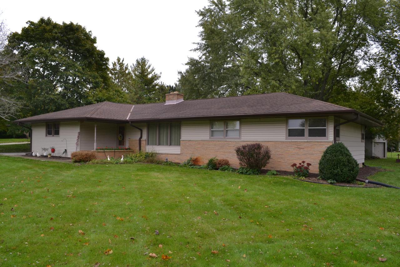 5850 S St Andrews Dr, New Berlin, WI 53146