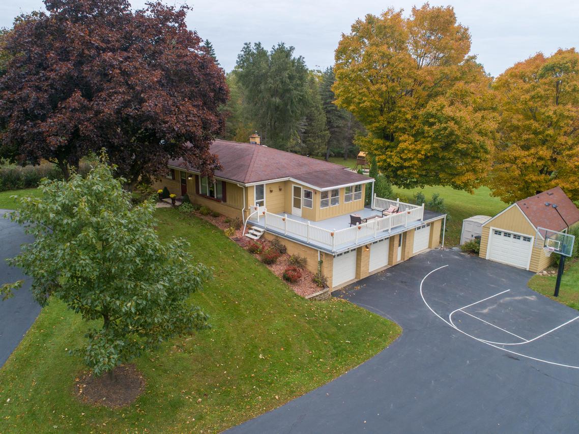 8220 S 68th St, Franklin, WI 53132