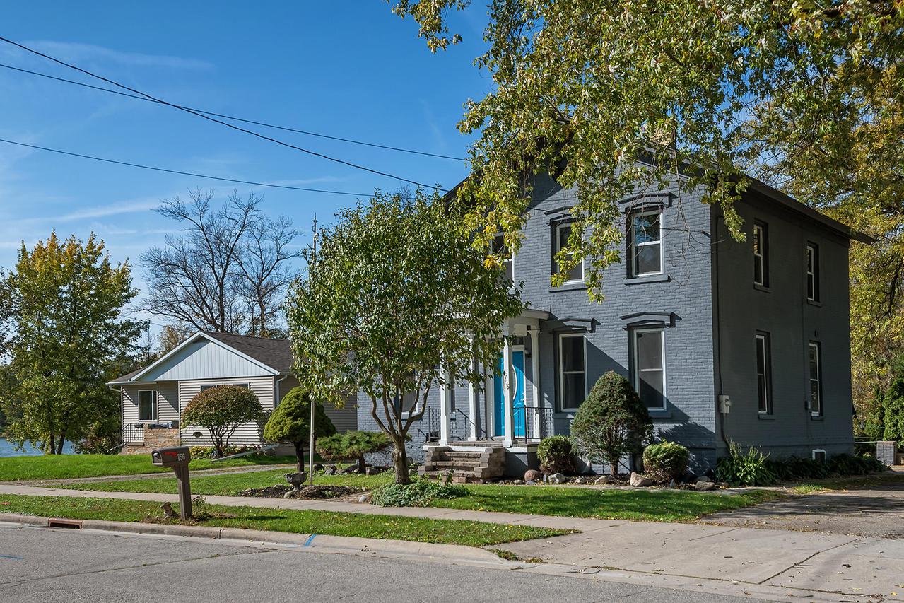 756 N Water St, Watertown, WI 53098