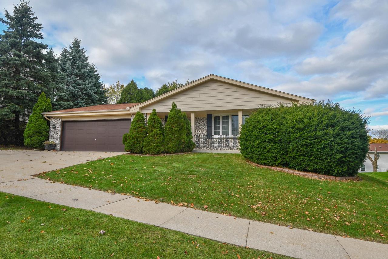 2008 Kathy Ct, Waukesha, WI 53188