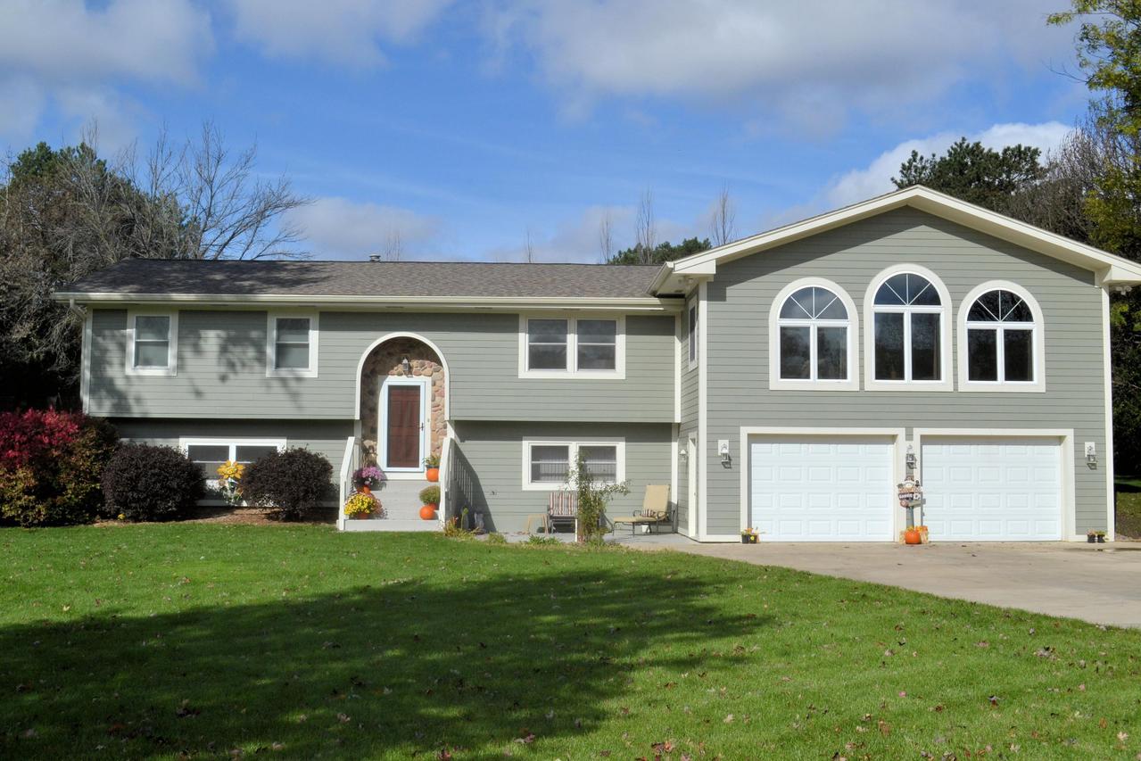 W241S9965 Fairway Ct, Vernon, WI 53103