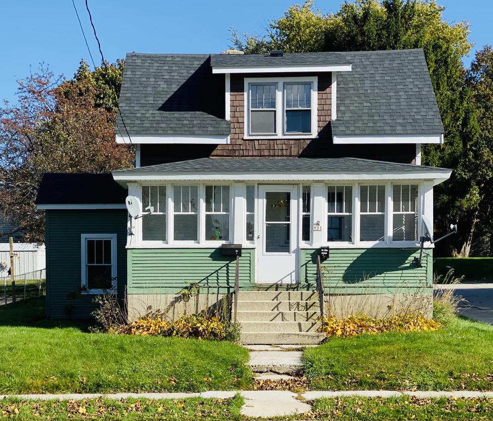 921 N 11th St., Manitowoc, WI 54220