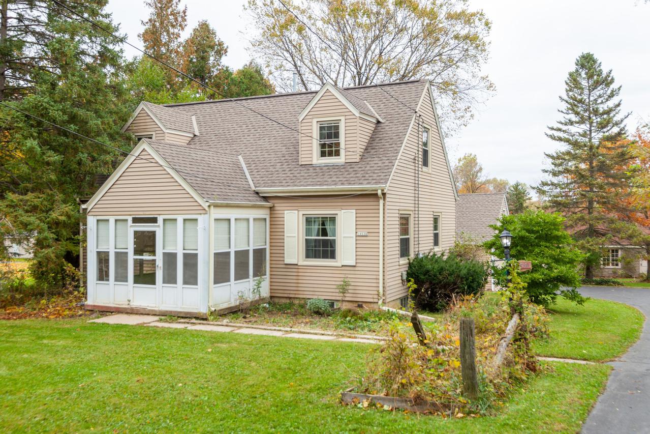 14530 Woodland Pl., Brookfield, WI 53005