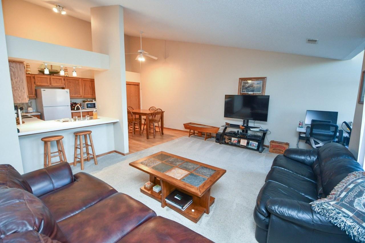 739 Quinlan Dr #E, Pewaukee, WI 53072