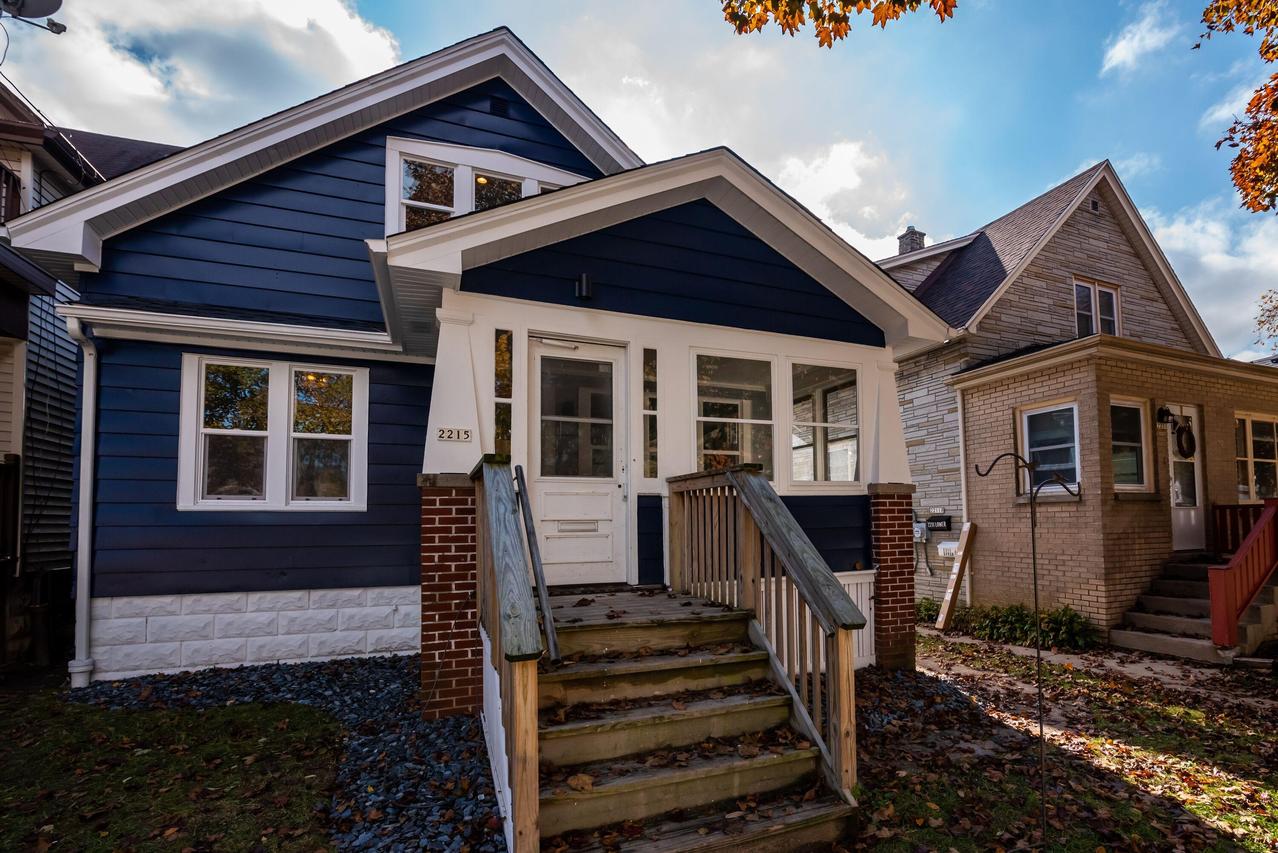 2215 E Holt Ave, Milwaukee, WI 53207