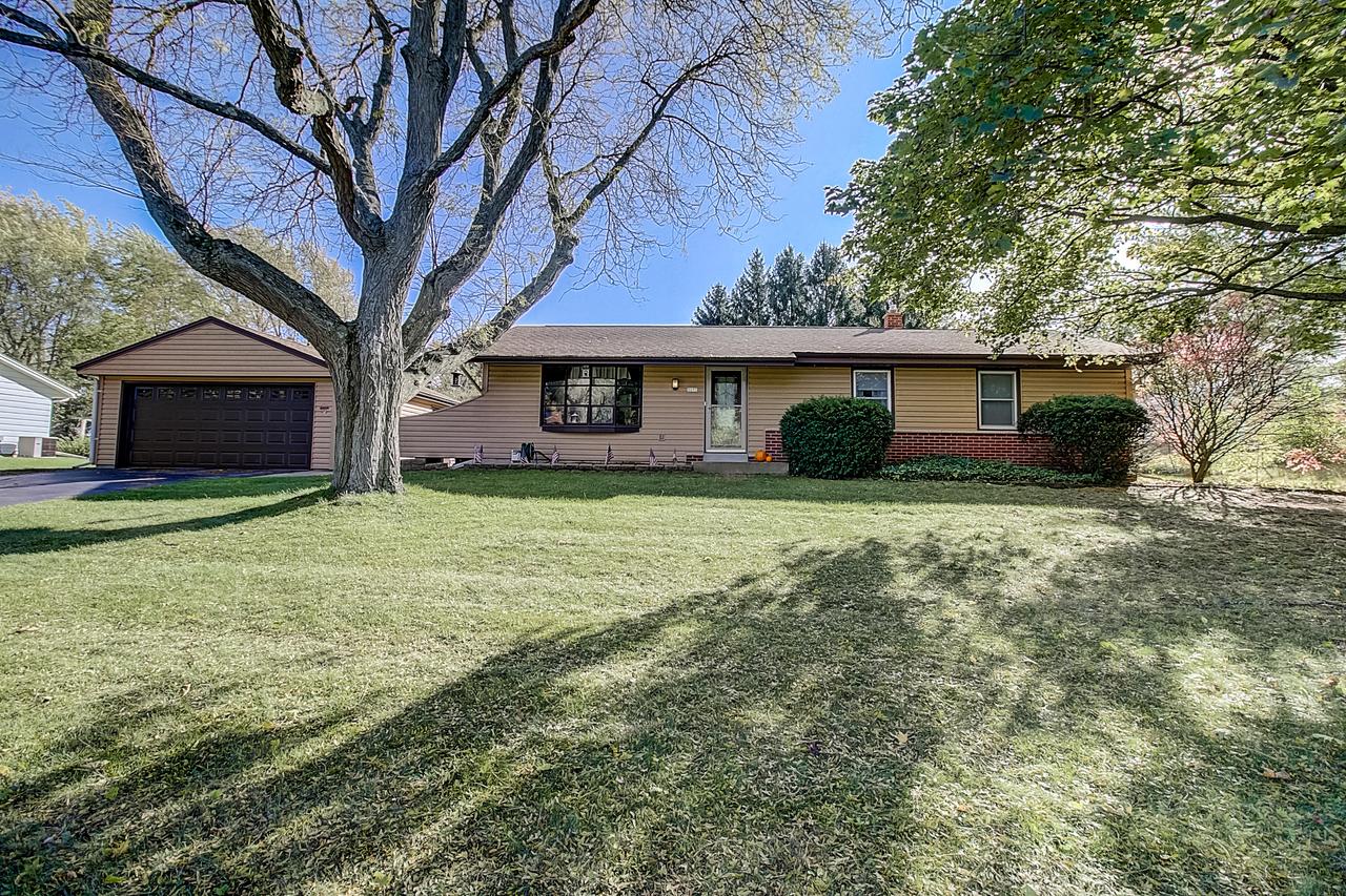 3175 Skyline Dr, Richfield, WI 53033