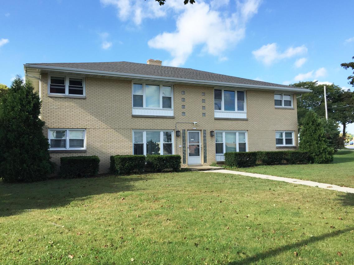 3057 N 121st St, Wauwatosa, WI 53222