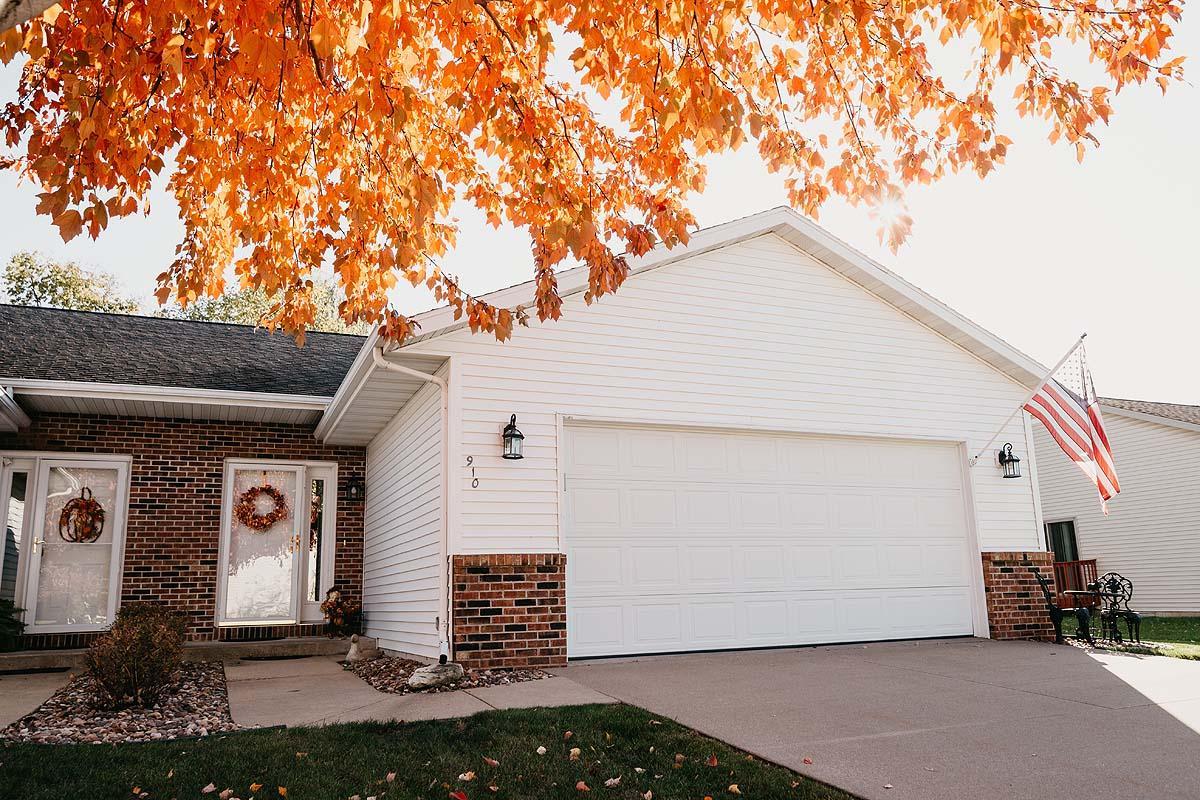 910 Starlite Dr, Holmen, WI 54636