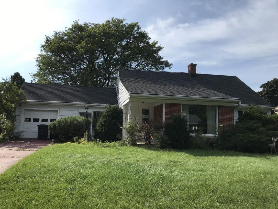 2347 N 102nd St, Wauwatosa, WI 53226