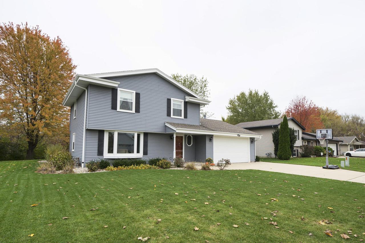 8549 W Elm Ct, Franklin, WI 53132