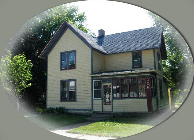 208 Waverly Pl, Waukesha, WI 53186