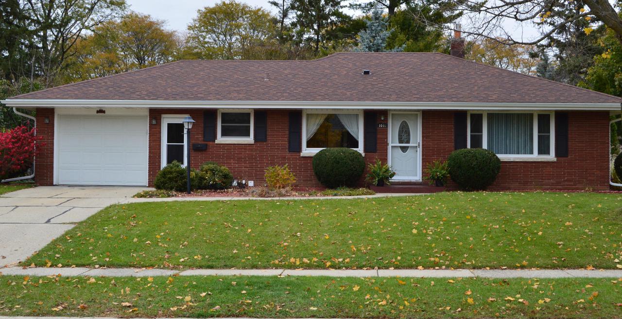 1016 Oxford Rd, Waukesha, WI 53186