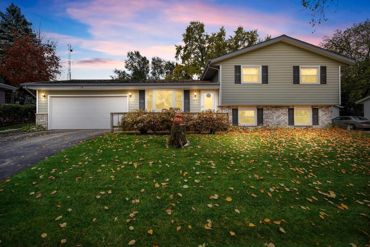 1413 Roosevelt Dr, West Bend, WI 53090