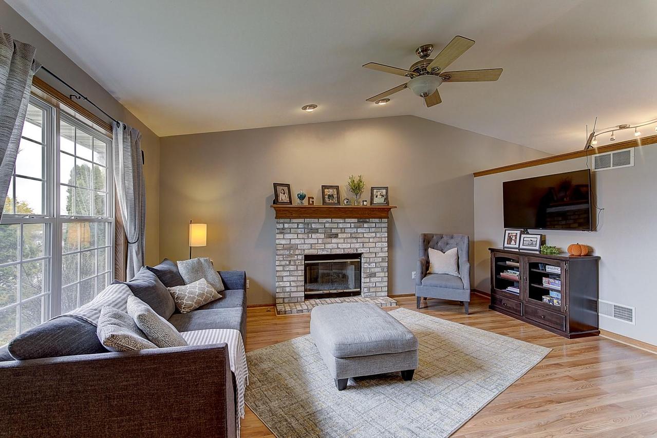 2438 Brentwood Dr, Waukesha, WI 53188