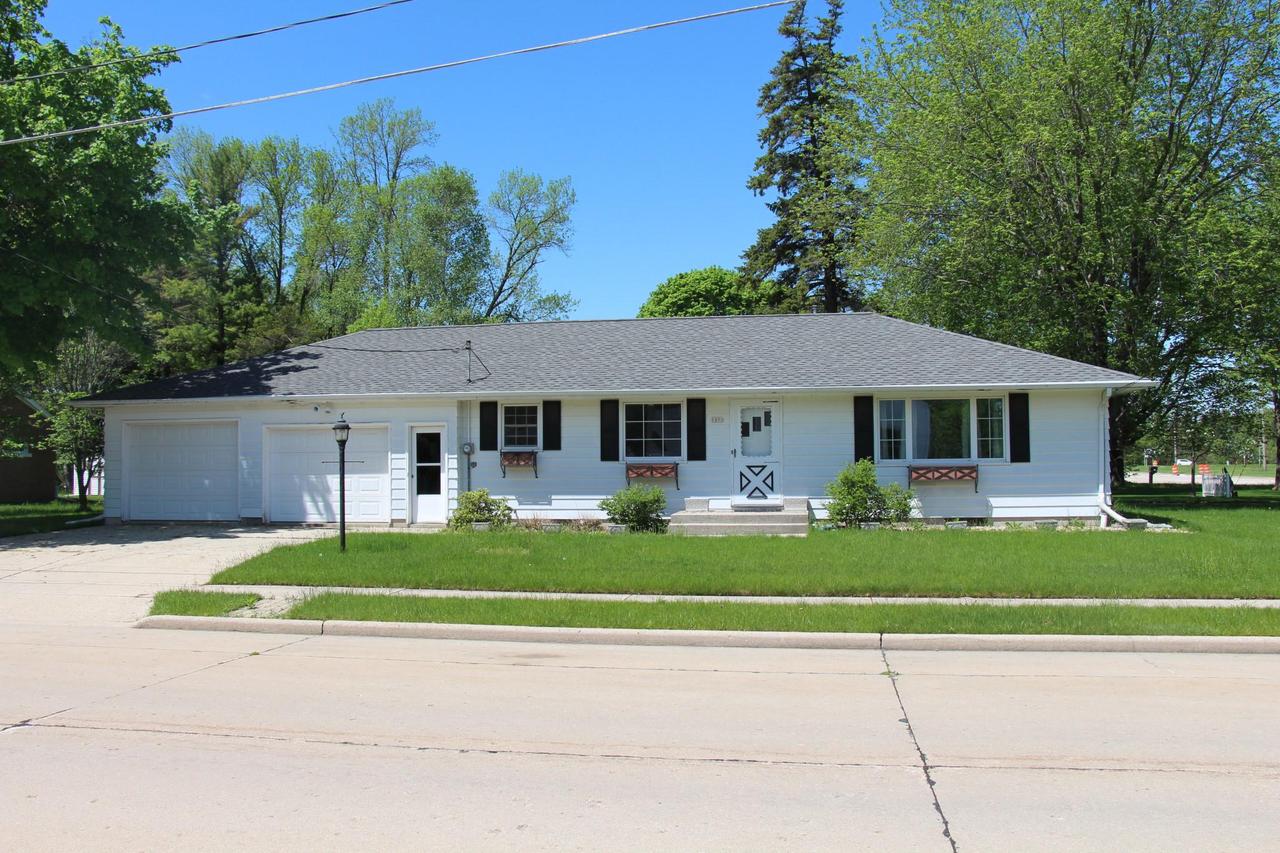 1050 N 40th St., Manitowoc, WI 54220