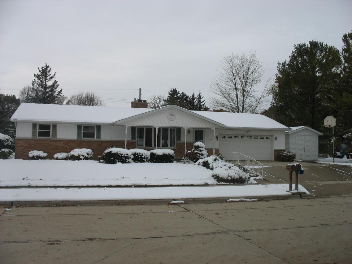 1412 Hubbard Cir., Manitowoc, WI 54220