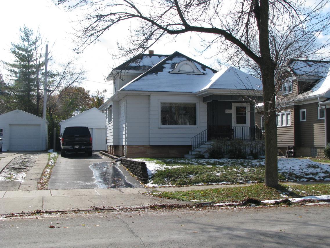 7905 W Clarke St, Wauwatosa, WI 53213